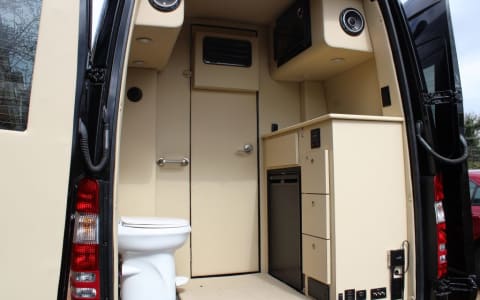 2023 Mercedes Ultimate Coach