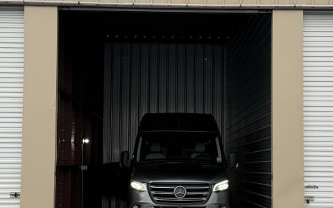 Luxe Liner Getaways - 2025 Mercedes Benz V Cruise