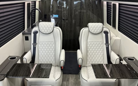 Luxe Liner Getaways - 2025 Mercedes Benz V Cruise