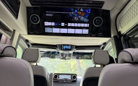 Luxe Liner Getaways - 2025 Mercedes Benz V Cruise