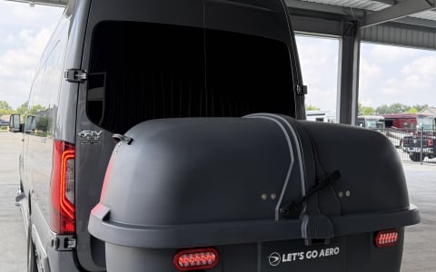 Luxe Liner Getaways - 2025 Mercedes Benz V Cruise