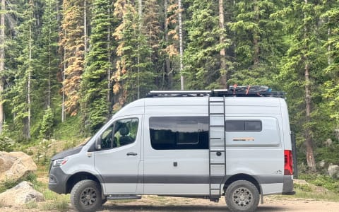 Off-Grid 2022 Sprinter 4x4 