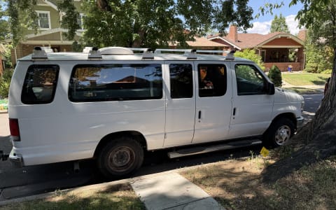 Easy to Drive & Use - Ford E350 Econoline - Seats 