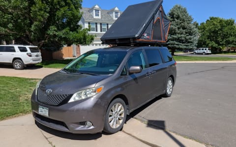 12 Toyota Sienna with Naturnest Rooftop Tent