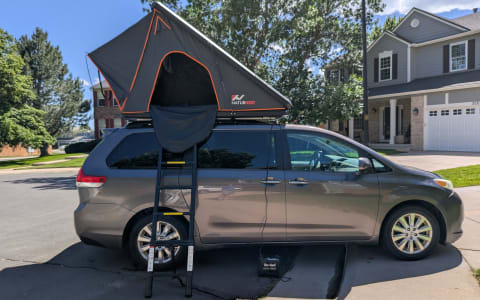 12 Toyota Sienna with Naturnest Rooftop Tent