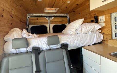 Van Ackroyd Adventurer