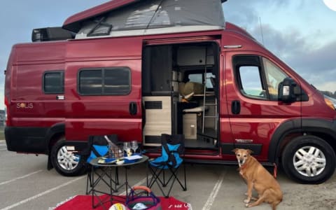 Grateful Adventures Campervan  - Roam Free in Comf