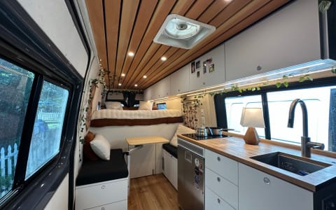 2021 Mercedes Sprinter 4x4 Deluxe Conversion Adven