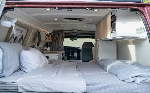 Maurice the Van | Cozy Off-Grid Camper w/ Solar & Maurice the Van | Cozy Off-Grid Camper w/ Solar &