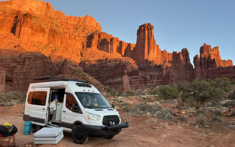 VAN-A-WHITE (Pet & Mtn Bike Friendly)