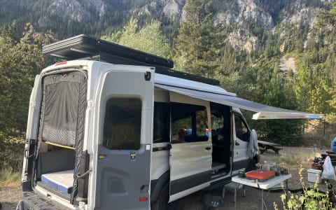 VAN-A-WHITE (Pet & Mtn Bike Friendly)