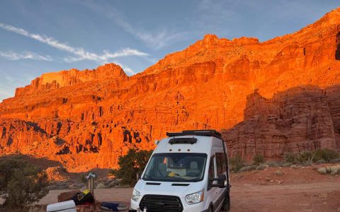 VAN-A-WHITE (Pet & Mtn Bike Friendly)