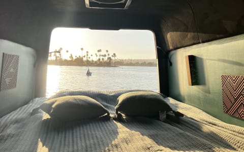 Luxury CamperVan with starlight– 2024 Mercedes-Ben