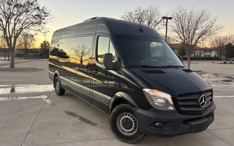 Spacious Captain chairs van