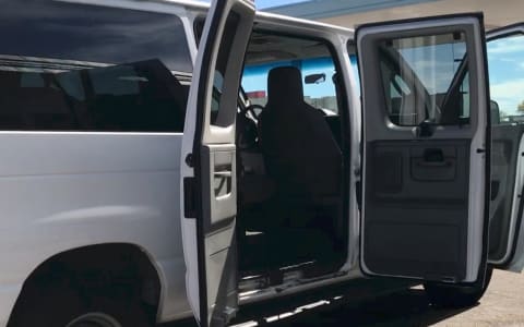 Grizzly 11-Passenger + Cargo