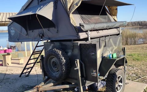 Overlanding trailer with rooftop tent