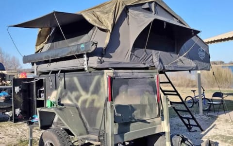Overlanding trailer with rooftop tent