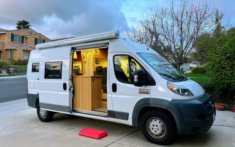 2017 Ram promaster 2500/Sleep 4 Seat 4 500W Solar