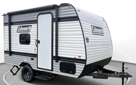 New 2025 Coleman keystone camper trailer perfect f
