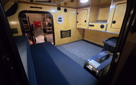 Off grid Adventure Camper! Sleeps 4