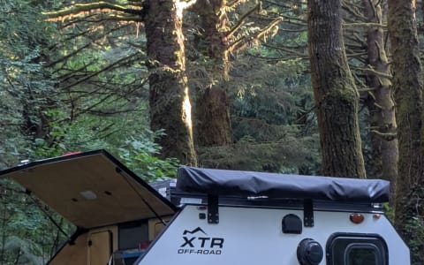 Off grid Adventure Camper! Sleeps 4