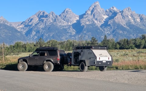 Off grid Adventure Camper! Sleeps 4