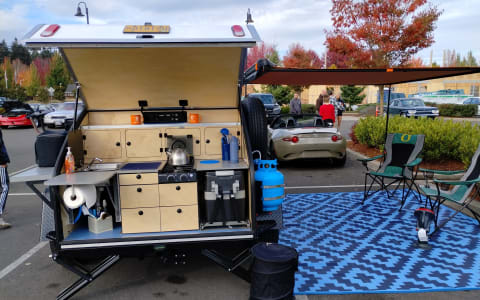 Adventure-Ready Teardrop Trailer – Glamp Off-Grid 