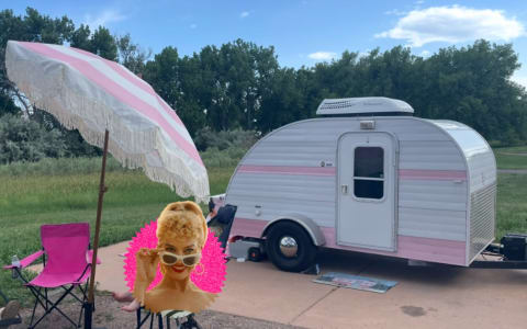 Cozy and Chic Travel Trailer – Perfect for Girls’ 
