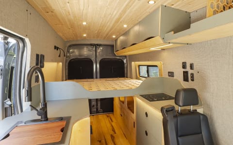 Ganesh – 4 Seatbelts - 18ft Ford Transit Hi Roof