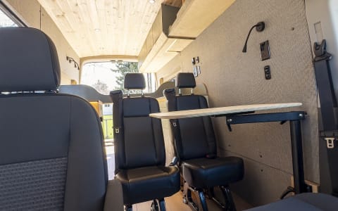 Ganesh – 4 Seatbelts - 18ft Ford Transit Hi Roof Ganesh – 4 Seatbelts - 18ft Ford Transit Hi Roof