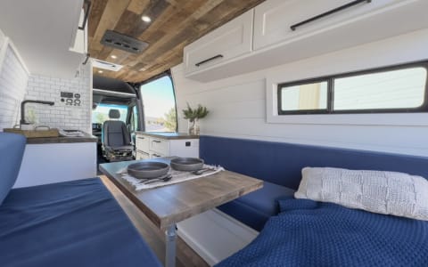 The Black Panther - 4 x 4 Custom Sprinter Van - Pe