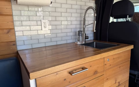van Beethoven: Relaxing Boho vibes, seats 3