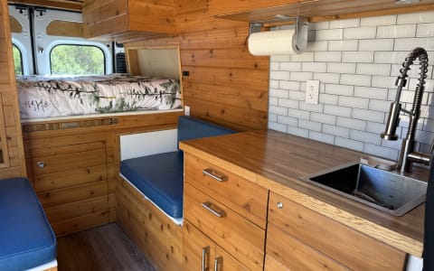 van Beethoven: Relaxing Boho vibes, seats 3