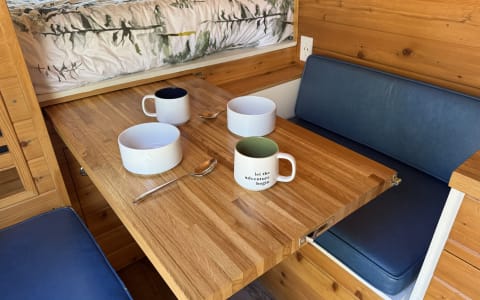 van Beethoven: Relaxing Boho vibes, seats 3
