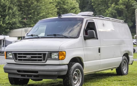 Compact Adventure Van – Drive, Park, Sleep Anywher