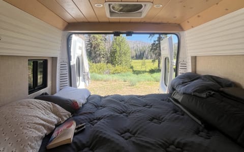 New, bright, clean, custom camper. Roof deck! Benc