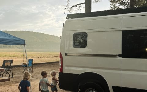 New, bright, clean, custom camper. Roof deck! Benc