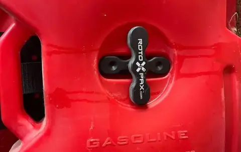 2 Gasoline containers and mounting for off roading