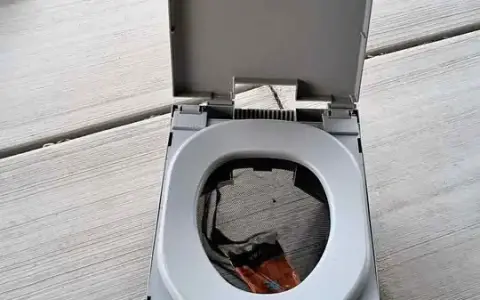 Clean waste folding camping toilet