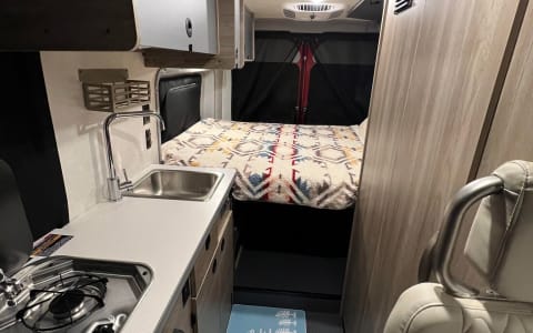 VANessa - 15 min from airport! Winter Ready, Starl