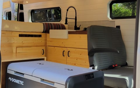 BALI! THE 2021 OFF-GRID PROMASTER CONVERSION ●SLEE