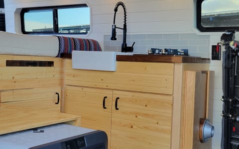 BALI! THE 2021 OFF-GRID PROMASTER CONVERSION ●SLEE