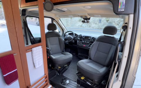 ROADTREK - full hookups, indoor shower, flushable ROADTREK - full hookups, indoor shower, flushable