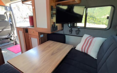 ROADTREK - full hookups, indoor shower, flushable ROADTREK - full hookups, indoor shower, flushable
