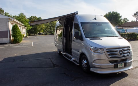Entourage Elite: Your Ultimate Road Trip Companion