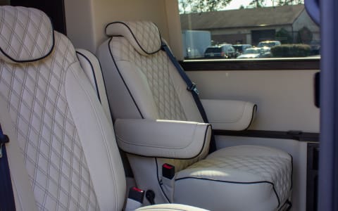 Entourage Elite: Your Ultimate Road Trip Companion
