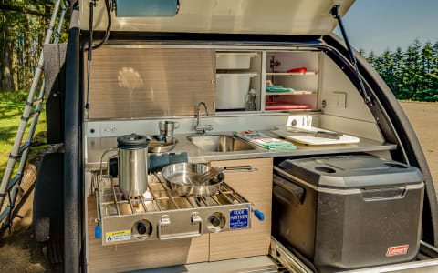 Bean Teardrop Trailer [Sleeps 4-6] +Rooftop Tent +