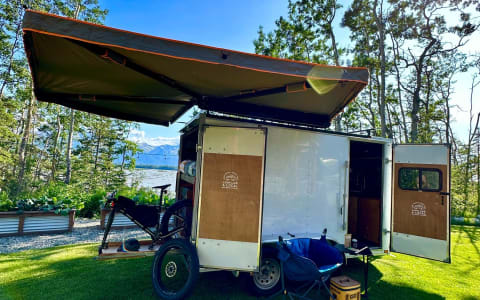 Look Like A Local - “Haul’n Oats” Enclosed Off-Gri