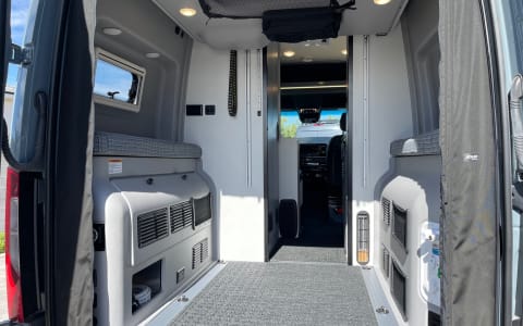2023 Winnebago Revel 4x4 Diesel OFF RD7