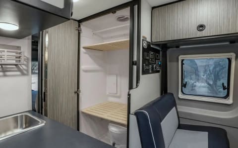 2023 Winnebago Revel 4X4 Diesel OFF RD8